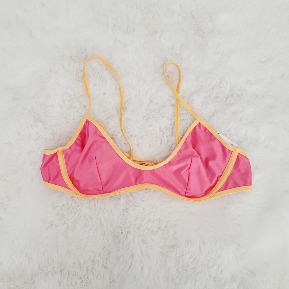 🐠OUT FROM UNDER BIKINI TOP SIZE M